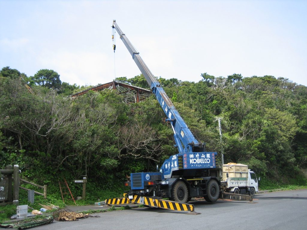 大瀬崎休憩所解体工事